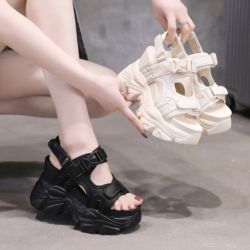 Damen Sportliche Sneaker-Sandalen mit hoher Sohle und verstellbaren Riemen EB