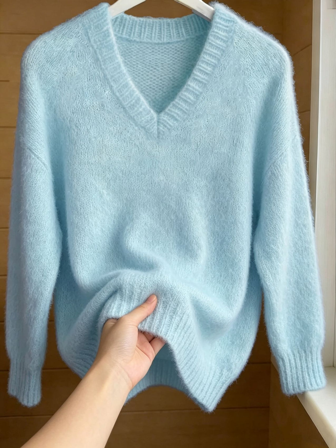 Damen Flauschiger Mohair-Mix Oversize-Pullover mit tiefem V-Kragen EB