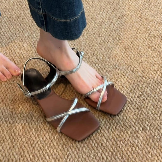 Damen elegante Strandsandalen mit verstellbaren Riemen und komfortablem Fußbett EB