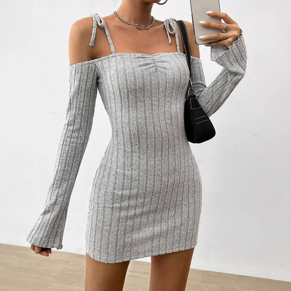 Damen Off-Shoulder Minikleid mit Rüschendetails und feinem Rippstrick EB