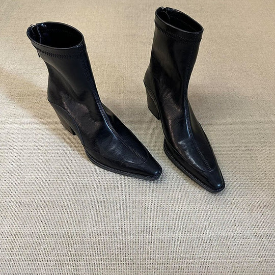 Damen Stiefeletten mit spitz zulaufendem Design und elegantem Blockabsatz EB