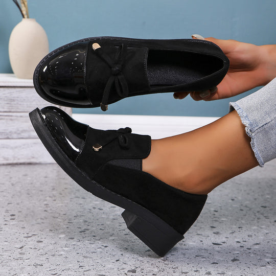 Damen  elegante Slipper-Loafer mit Lackkappe, Veloursimitat-Obermaterial, elastischem Einstieg und dekorativer Schleifenapplikation EB