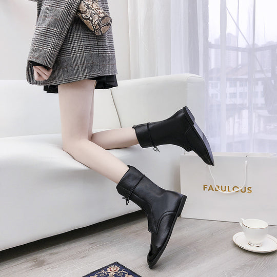 Damen nan elegante Schnür-Stiefelette mit lackiertem Zehenkappen-Detail, genarbtem Obermaterial und schlanker Flachsohle EB