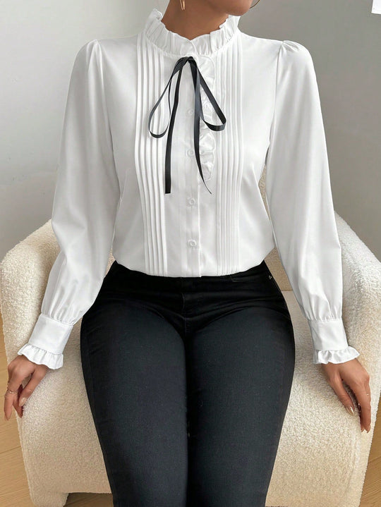 Damen Rüschenbluse mit Stehkragen, Längsfalten und Schleifenband EB