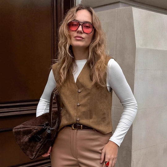 Damen Modische Wildlederweste mit eleganten Knopfdetails EB