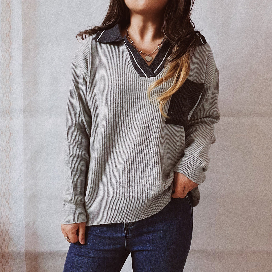 Damen lässiger V-Ausschnitt Pullover mit strukturiertem Rippdesign und kontrastierendem Kragen EB