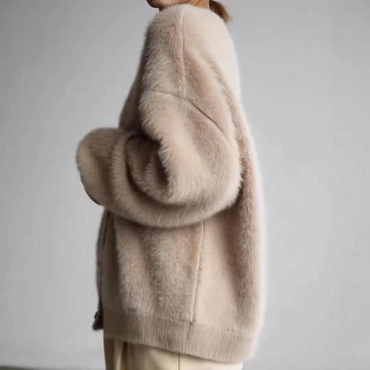 Damen Flauschiger Eyelash-Mix Oversize-Cardigan mit V-Ausschnitt und dekorativen Holzknöpfen EB