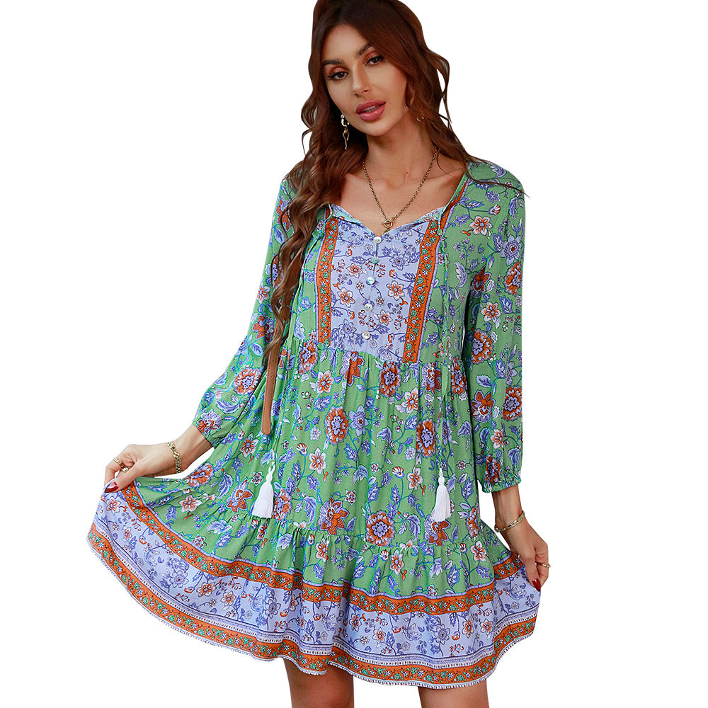 Damen nan Boho-Blumenminikleid mit V-Ausschnitt, Quastenbindegürtel und stufenweisem Volantrock EB