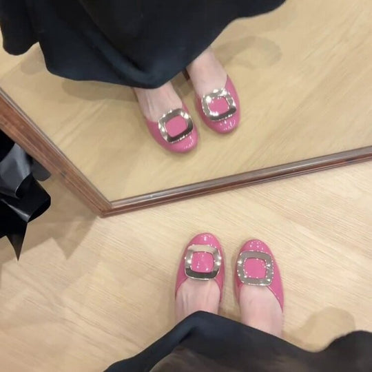 Damen Ballerinas mit elegantem Blockabsatz und modischem Schmuckdetail EB