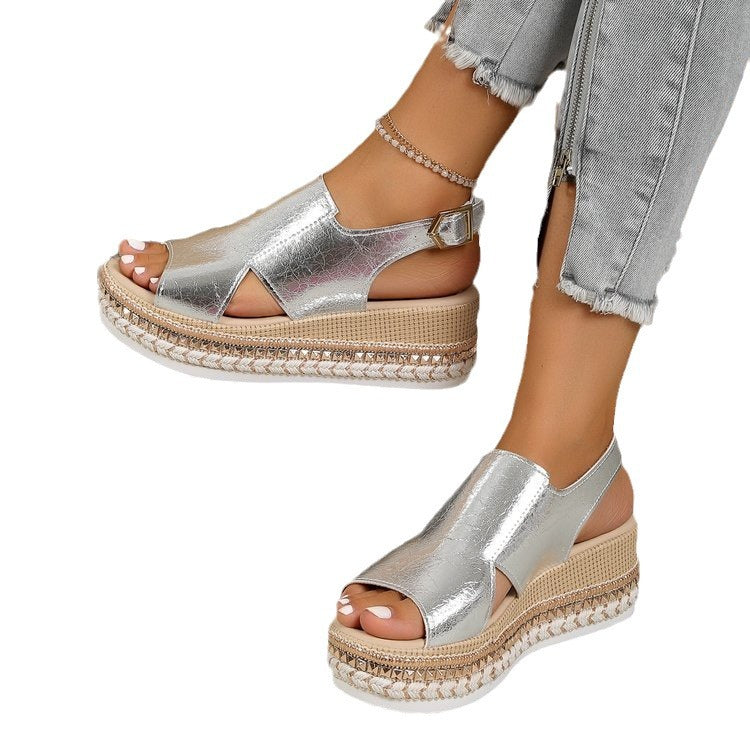Damen Wedgesandalen mit glänzendem Obermaterial und modischer Plateau-Sohle EB