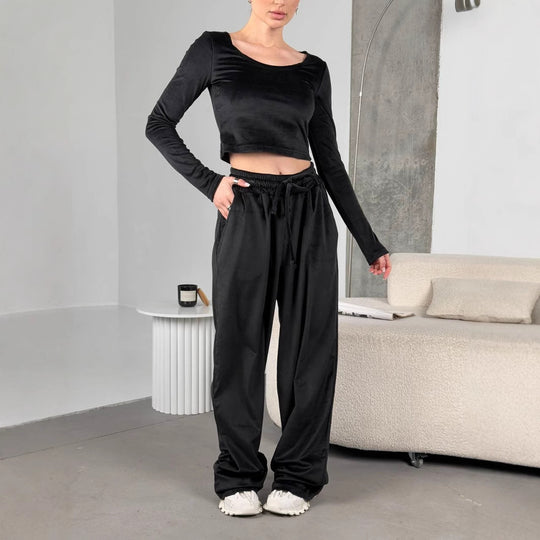 Damen samtiges bauchfreies Langarm-Crop-Top mit weitem Rundhalsausschnitt EB