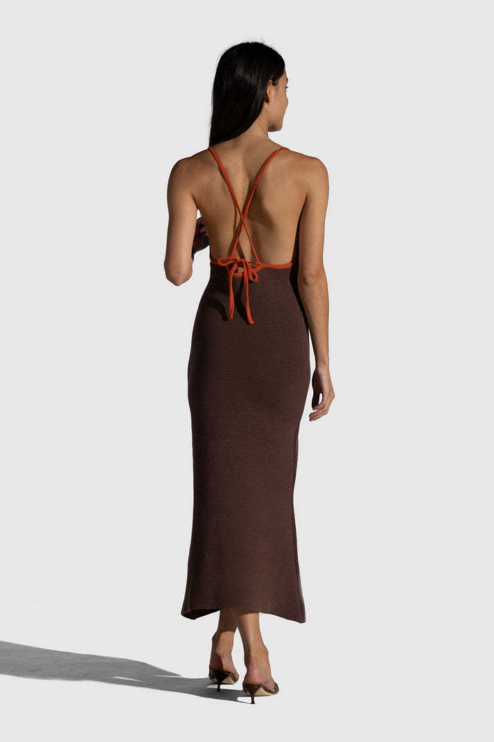 Damen Maxikleid mit raffiniertem Häkelmuster und floralen Akzenten EB
