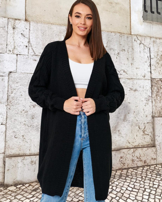 Damen Grobstrickmantel mit eleganten Zopfdetails und lässigem Schnitt EB