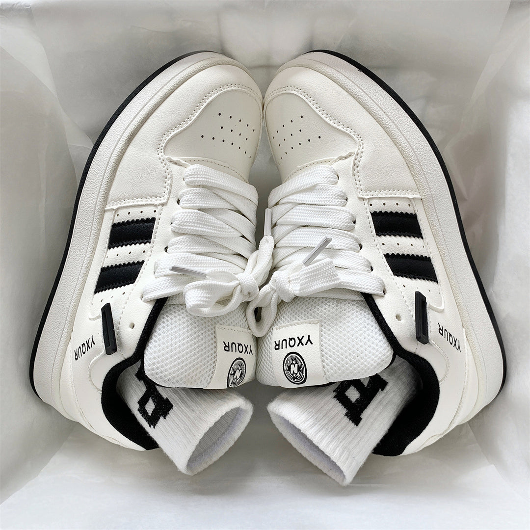 Damen Stylische Sneakers mit perforierter Oberfläche und sportlicher Sohle EB