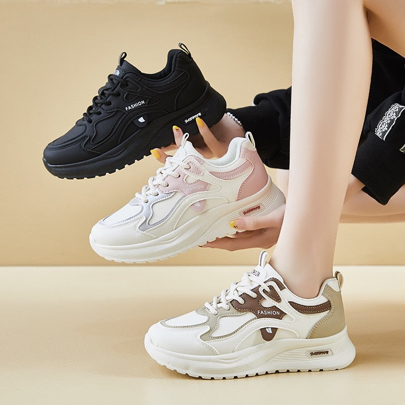 Damen Sportliche Sneaker mit dämpfender Sohle und trendigem Design EB