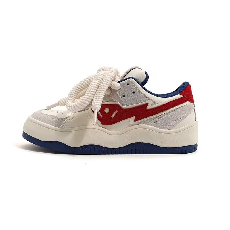 Damen modische Low-Top Sneakers mit breiten Schnürsenkeln und dekorativem Logo EB