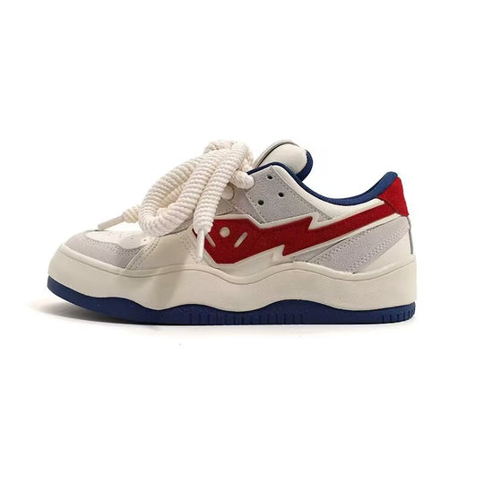 Damen modische Low-Top Sneakers mit breiten Schnürsenkeln und dekorativem Logo EB