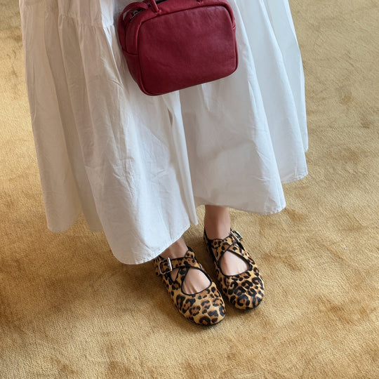 Damen Ballerinas mit modischem Leo-Muster und verstellbarem Riemchen EB