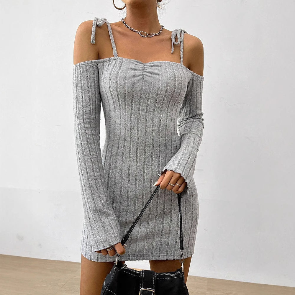 Damen Off-Shoulder Minikleid mit Rüschendetails und feinem Rippstrick EB
