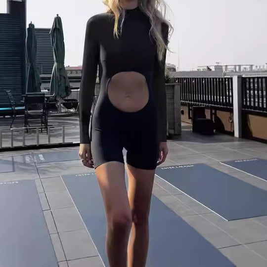 Damen Sportlicher Einteiler mit hohem Kragen und innovativem Cut-Out EB