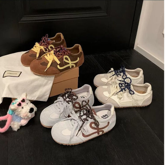 Damen Sportliche und bequeme Sneaker mit auffälligem Schnürsystem EB