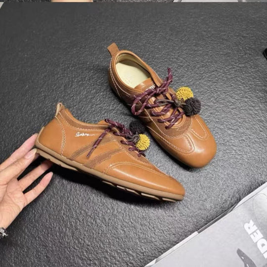 Damen Sneakers mit verspieltem Pompon-Design und bequemer Sohle EB