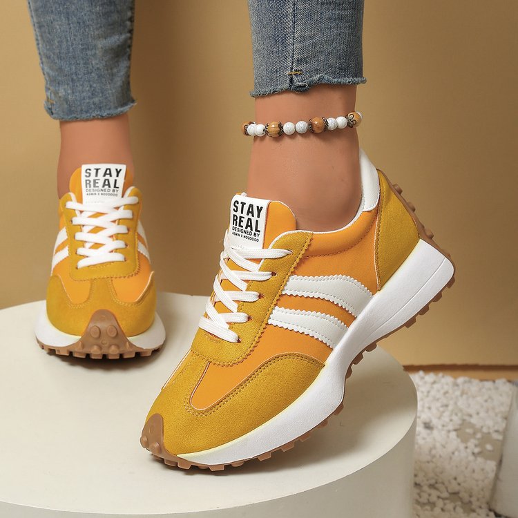 Damen nan retro-inspirierte Plateausneaker aus Veloursleder-Optik mit profilierter Gummisohle EB