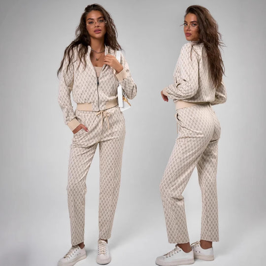 Damen jacquard Lounge-Set mit kurzer Bomberjacke und hochgeschnittener Kordelzug-Hose Eichborn Berlin