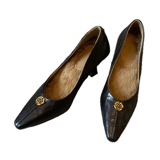 Damen elegante Pumps mit einzigartiger Goldapplikation und komfortablem Blockabsatz EB