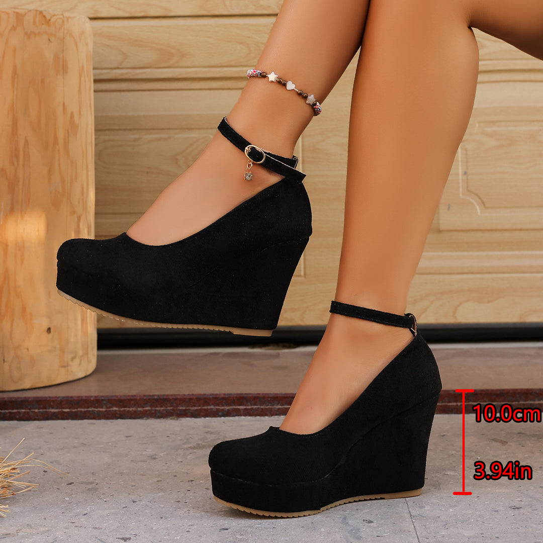 Damen Wedge-Pumps mit dekorativem Riemchen und exzellentem Fußbett EB