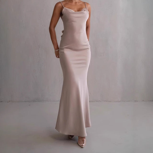 Damen Elegantes und figurbetontes Maxikleid mit tiefem Rückenausschnitt und floralen Applikationen EB
