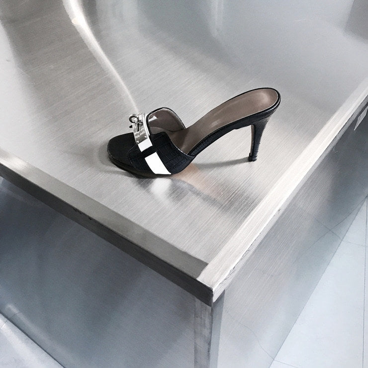 Damen Elegante Absatzpantoletten mit schickem Kettendetail EB