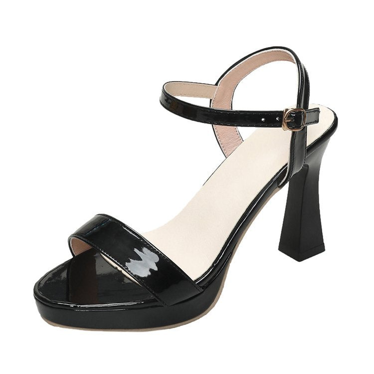 Damen elegante High Heel Sandalen mit verstellbarem Fesselriemen und femininen Akzenten EB