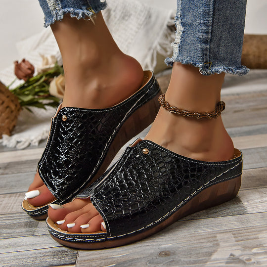 Damen Wedge-Pantoletten mit elegantem Krokodil-Look und komfortabler Sohle EB