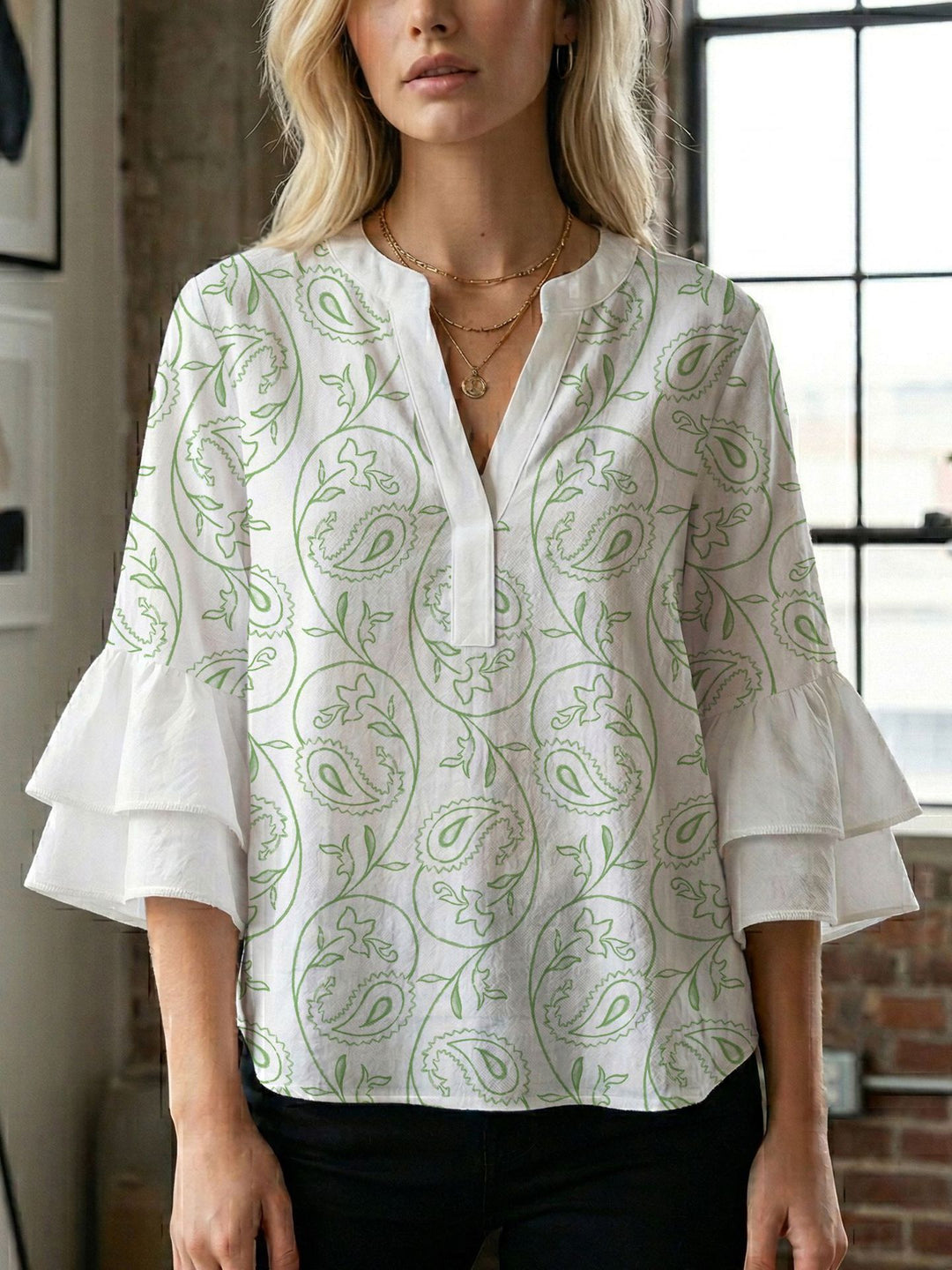 Damen Bluse mit wunderschönen floralem Design EB