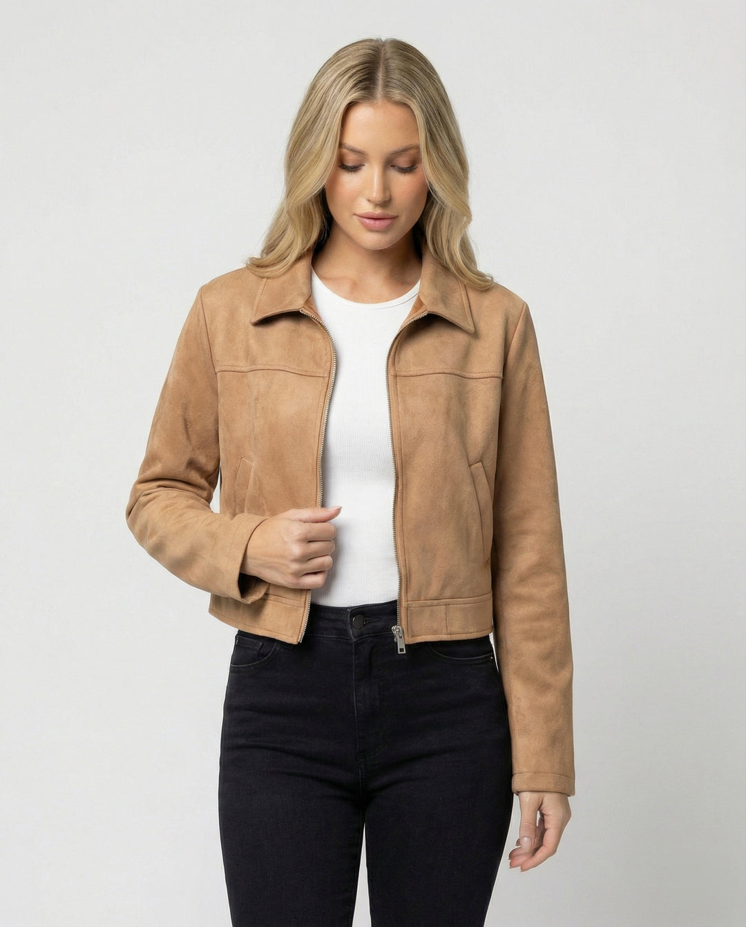 Damen Bekleidungsgeschäft kurz geschnittene Reißverschlussjacke mit Hemdkragen und taillierter Silhouette aus Wildlederimitat EB