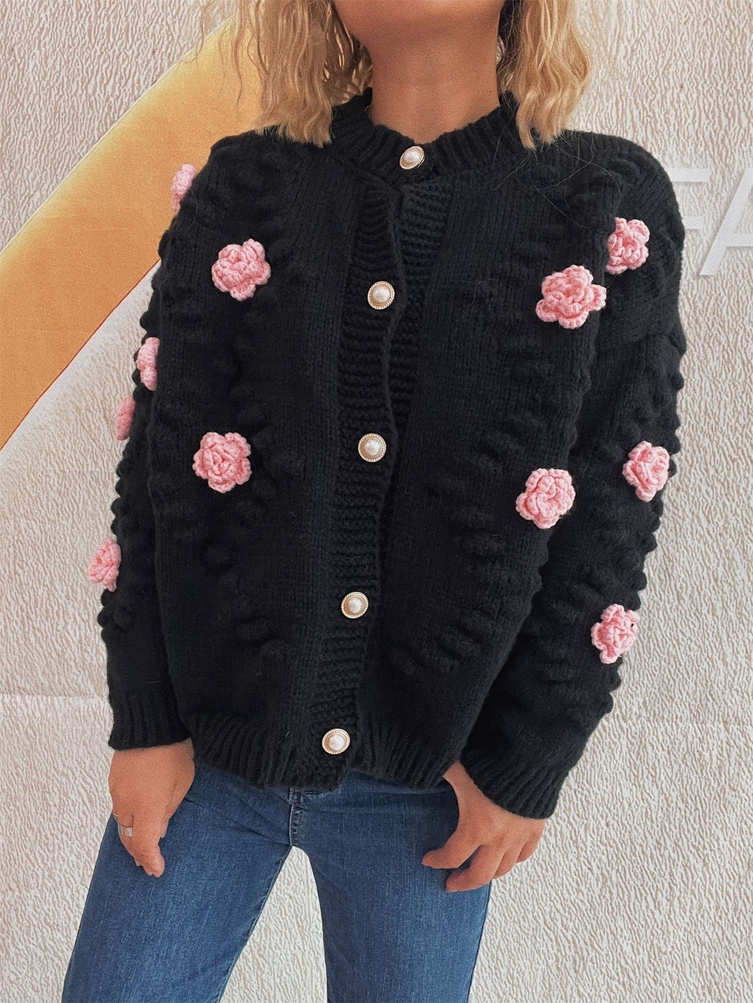 Damen Strickjacke mit floralen Applikationen und komfortablem Schnitt EB