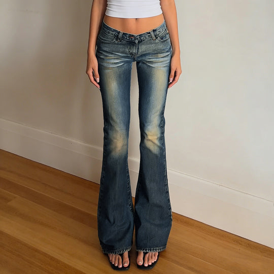 Damen Flared Jeans mit hohem Bund und schickem Used-Look EB