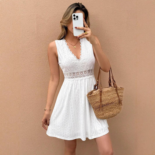 Damen Sommerkleid mit V-Ausschnitt und Spitzenapplikationen EB