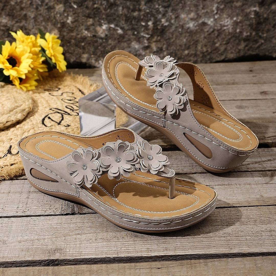 Damen Zehentrenner-Sandalen mit floralem Design und komfortablem Fußbett EB