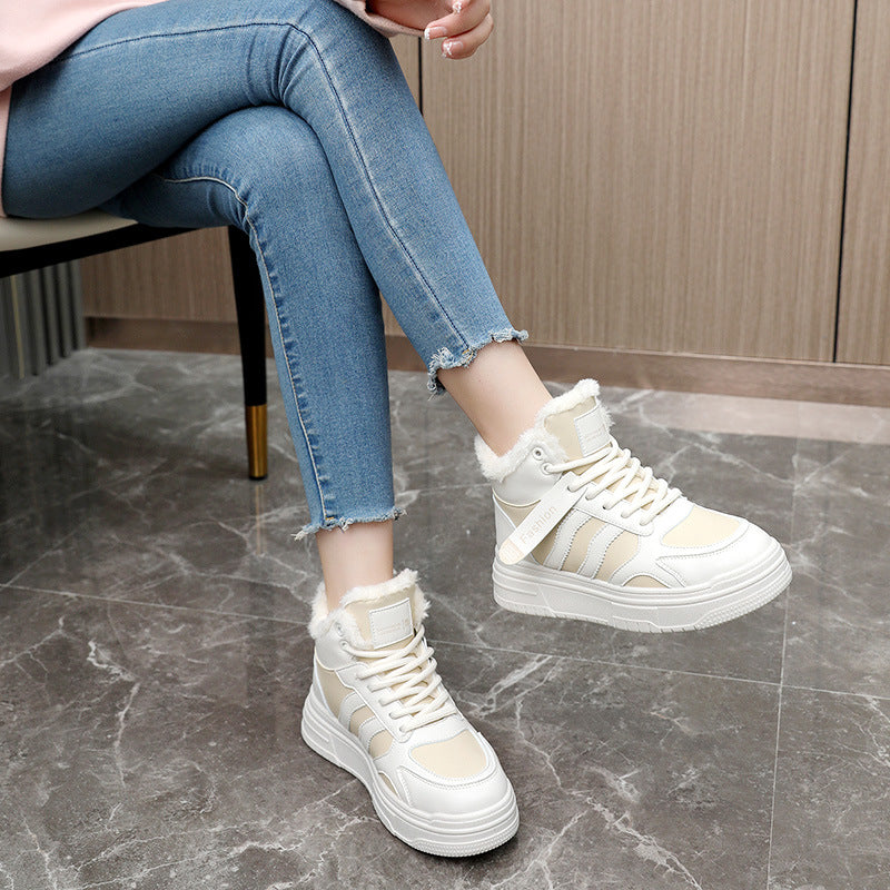 Damen Hochflorige Sneaker aus robustem Kunstleder mit weichem Innenfutter EB
