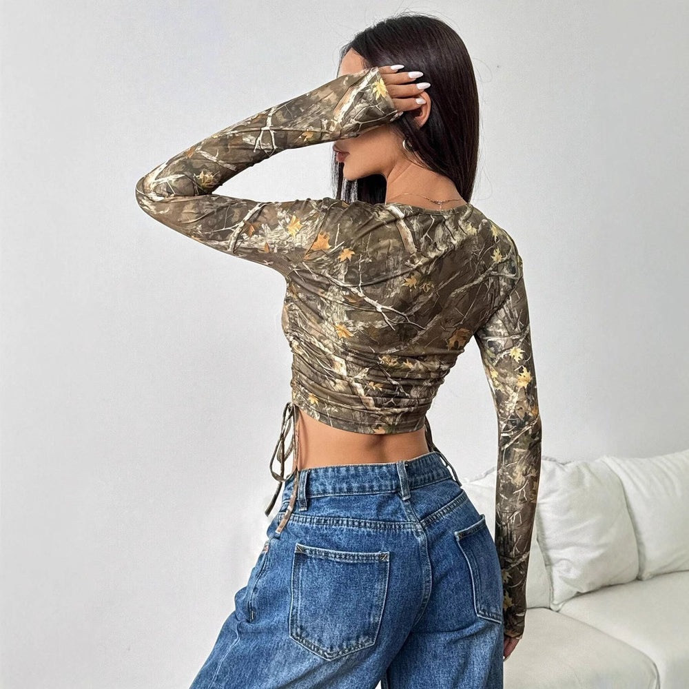 Damen Figurbetontes Langarmshirt mit Raffung und einzigartigem Camouflage-Design EB
