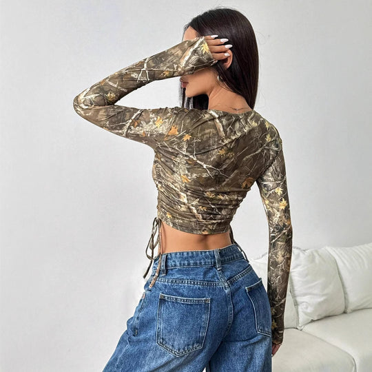 Damen Figurbetontes Langarmshirt mit Raffung und einzigartigem Camouflage-Design EB