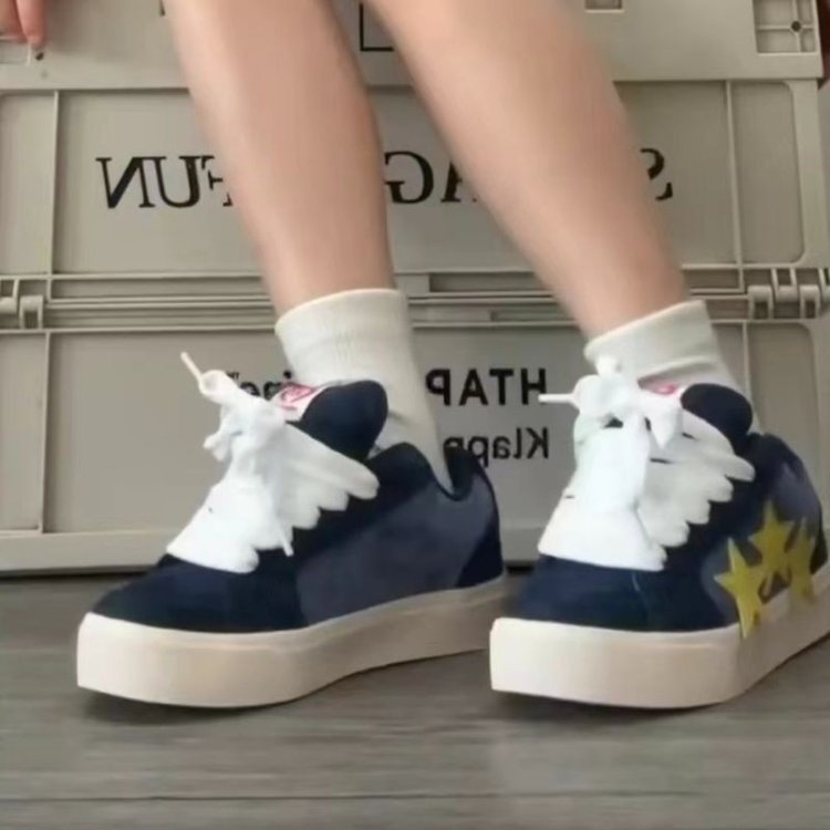 Damen Sportliche Sneaker mit kreativen Applikationen und dicker Sohle EB