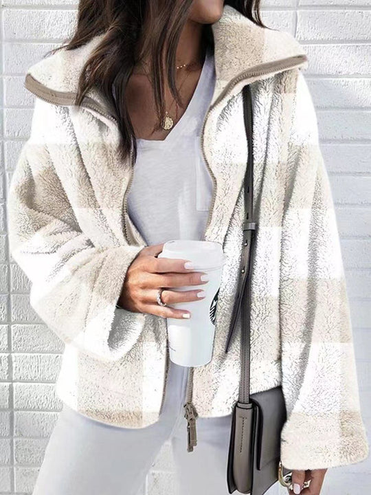 Damen Teddyjacke mit großflächigem Karomuster und hohem Kragen EB