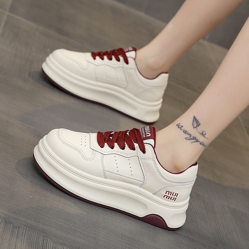 Damen Sneaker mit stabiler Laufsohle und eleganten Akzenten EB