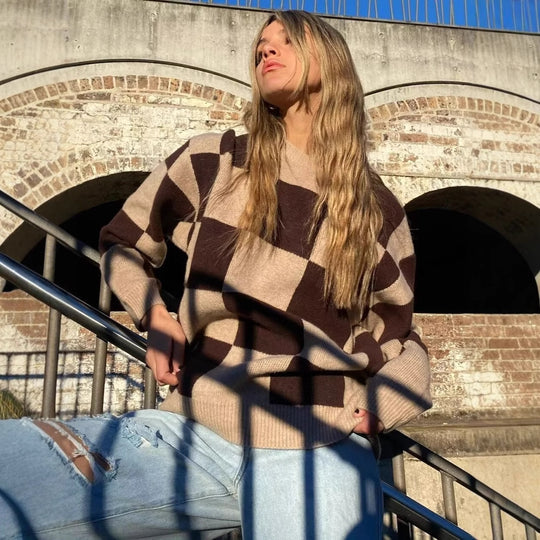 Damen modischer Pullover mit grafischem Karomuster und Rundhalsausschnitt EB