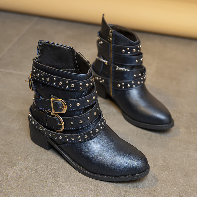 Damen modische Stiefeletten mit verzierten Riemen und Kettenelementen EB