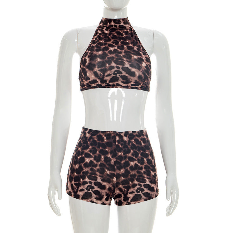 Damen Sportliches Bikiniset mit hochgeschlossenem Oberteil und figurbetonten Shorts EB