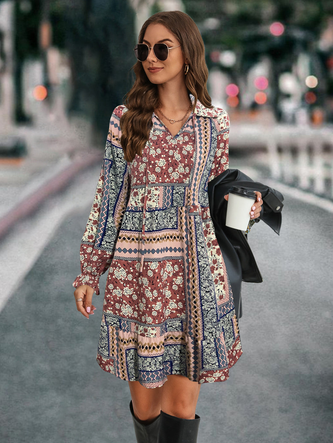 Damen Boho-Minikleid mit langen Ärmeln und buntem Muster EB
